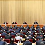 发展社区支持的居家养老，扩大普惠养老服务